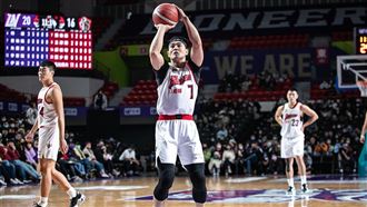 比中指代價好大！鋼鐵人球星還遭追加處分