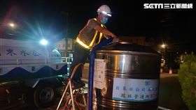 花蓮、台東地震水管破裂，台水動員24小時進駐搶修，臨時取水站供民眾取水。（圖／台水提供）