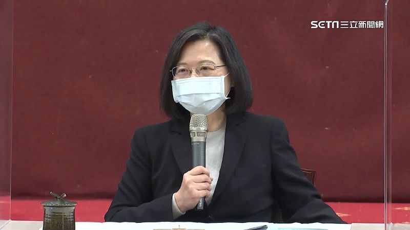 蔡英文親上火線有問必答　講到麥克風沒電