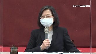 蔡英文親上火線有問必答　講到麥克風沒電