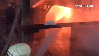 玻璃廠30噸熔爐洩釀大火　消防6水線搶救