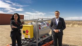 ▲保時捷正式開始生產合成燃料。（圖／Porsche提供）