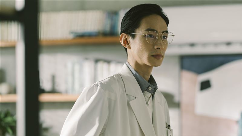 斷温貞菱7年情！金鐘影帝街邊摸女友認愛