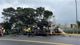 新北市，新店，烏來，預拌混凝土車，翻覆