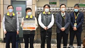 指揮中心指揮官王必勝（中）今日視察桃園機場，說明中國航班乘客加強檢疫專案。（圖／指揮中心提供）