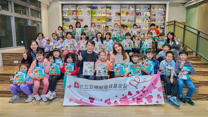 東新國小李沐恩　拿畫筆抗癌　感動師生