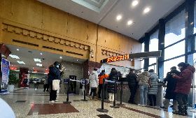 中國入境免隔離  出國證照大廳重現辦