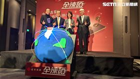 遠東商銀總經理周添財（左二）、遠東商銀執行副總經理林建忠（右一）、萬事達卡台灣區總經理陳懿文（右二）、遠東商銀數位金融事業群副總經理戴松志（左一）。（圖／記者戴玉翔攝影）