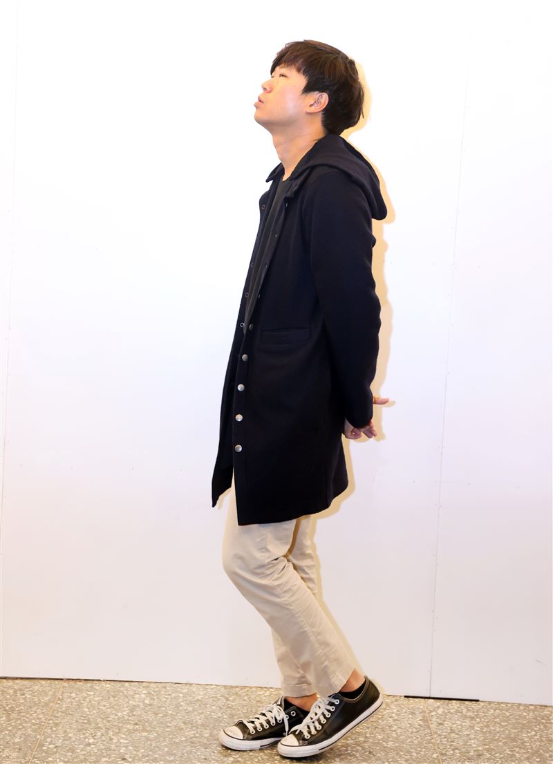 「憂鬱之島」導演陳梓桓三立新聞網專訪。（記者邱榮吉/攝影）