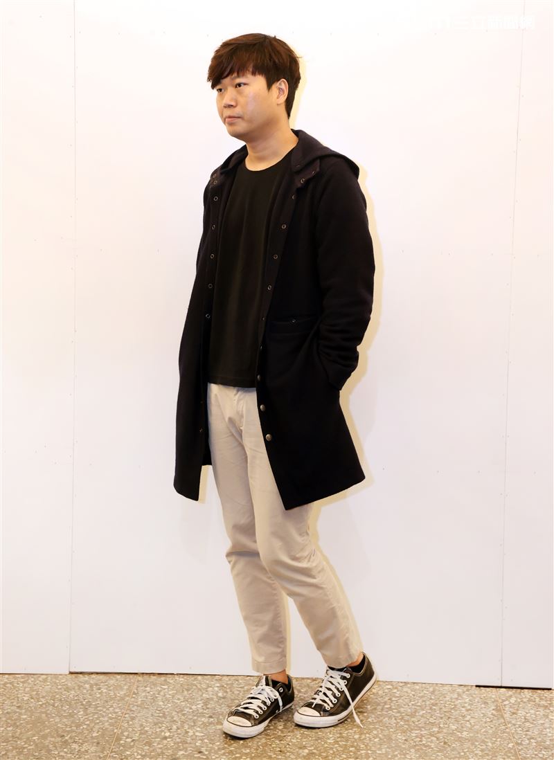 「憂鬱之島」導演陳梓桓三立新聞網專訪。（記者邱榮吉/攝影）