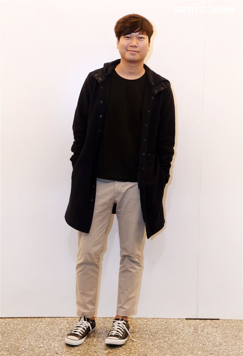 「憂鬱之島」導演陳梓桓三立新聞網專訪。（記者邱榮吉/攝影）