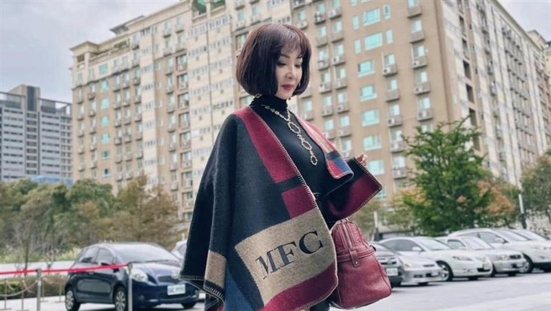 熱褲露腿辣到爆　陳美鳳九頭身身材網嚇歪