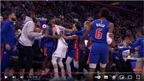 ▲第二節魔術和活塞爆發衝突，雙方板凳清空。（圖／翻攝自Chaz NBA YT）