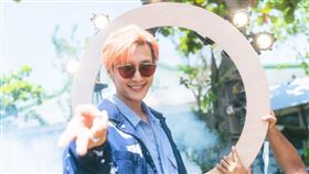 《我的婆婆怎麼把OO搞丟了》炎亞綸演喜劇放很開，突破心魔與蟑螂近距離拍戲。（圖／威視提供）