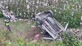 霧鹿林道「1車失控翻車」！2命危1傷