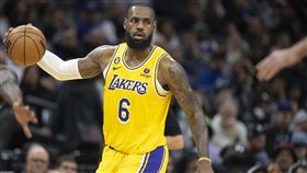 ▲詹姆斯（LeBron James）29日生涯出賽達到1393場，超越鄧肯（Tim Duncan）排到第10。（圖／美聯社／達志影像）