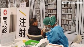 亞東醫院於板橋大遠百接種站(亞東醫院提供)