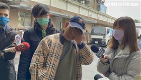 李女父親認為公車司機過彎時速度太快。（圖／記者楊忠翰攝影）