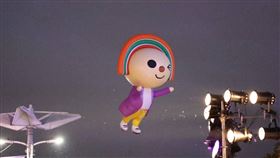 7-ELEVEN粉專深夜發文，今天是全台最快樂的一天，OPEN在群眾的歡樂氣氛下嗨到最高點，直接飛太遠啦！（圖／翻攝自7-ELEVEN粉專）