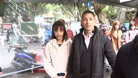 吳怡農與妻子顏采薇赴晴光市場拜票