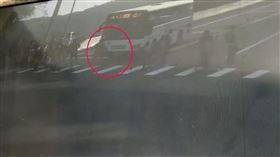 嘉陽高中，女高中生，學霸，公車，闖紅燈，沒煞車，過馬路，輾斃，監視器(圖／翻攝畫面)
