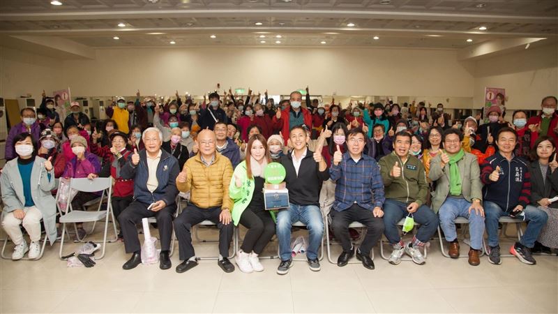 吳怡農生日快樂！「她」送特製蛋糕願望曝