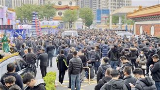 黑幫堂主母公祭　上千黑衣人弔唁畫面曝光