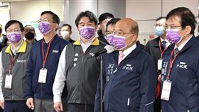 20221231蘇貞昌視察「桃園機場中國航班加強檢疫措施執行情形」（圖／行政院提供）