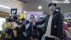 台北捷運循例連續42小時營運，並選派站長、站務員、司機員及維修員組成「潮天團」。（圖／記者黃仲丘攝）