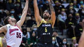 洋將牧倫斯（Byron Mullens）首節就火力全開攻下21分追平聯盟單節得分紀錄。（圖／新北國王提供）