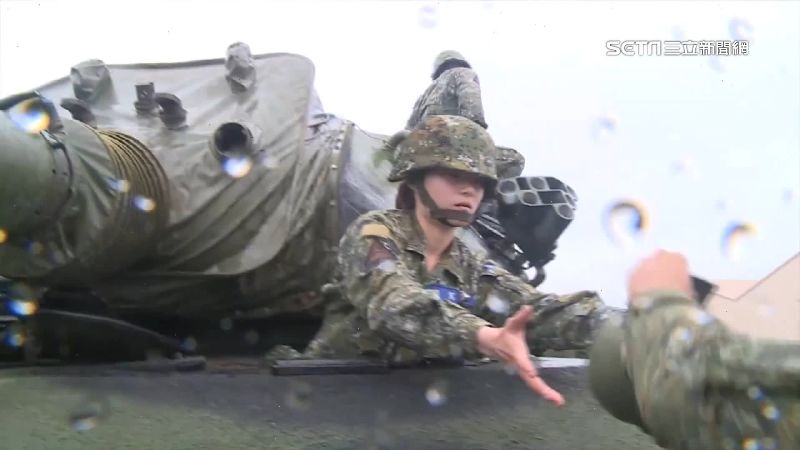 修法「讓女性當兵」！民眾真實反應曝光