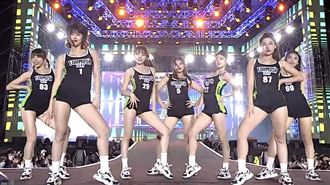 7啦啦隊女神扭腰擺臀狂放電　畫面超震撼