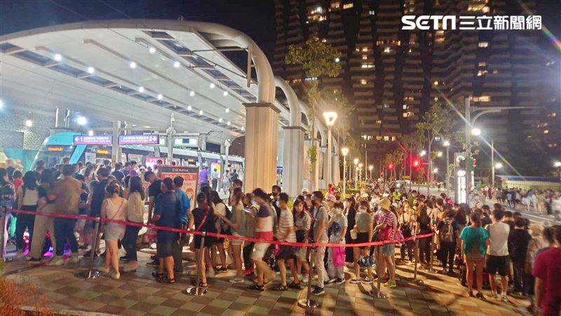 淡海輕軌42小時營運！人人口罩戴好、戴滿