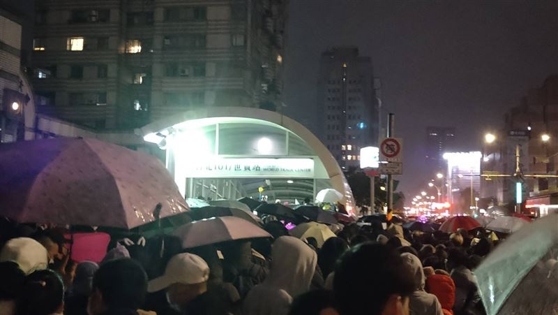 不斷更新／跨年夜北捷衝186萬人次