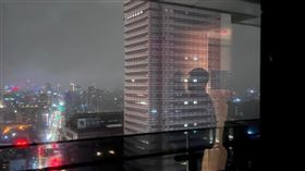 有網友訂飯店，號稱能看到台北101，但入住後卻找不到。（圖／翻攝自爆料公社 臉書）