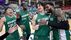 英熊李啓瑋單場9顆三分彈追平本土球員紀錄，猛轟33分帶領球隊在主場奪勝。（圖／T1聯盟提供）