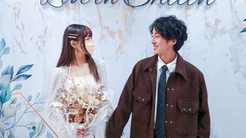 正妹女網紅宣布結婚！秘戀2年新郎是他