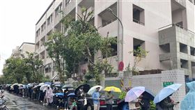 最美里長發年曆。（圖／記者吳康瑋攝）