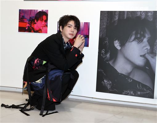 楊宇騰寫真集攝影展開幕。（記者邱榮吉/攝影）