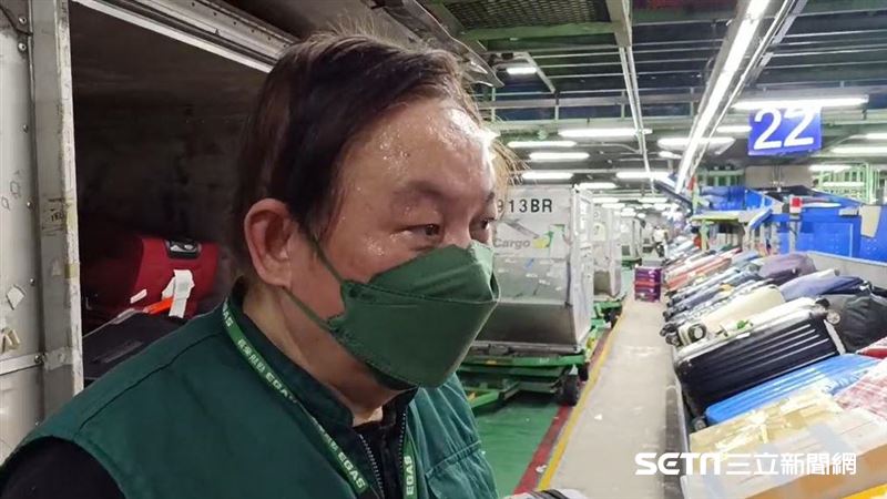 獨／航勤董座搬行李挨酸演戲　長榮說話了
