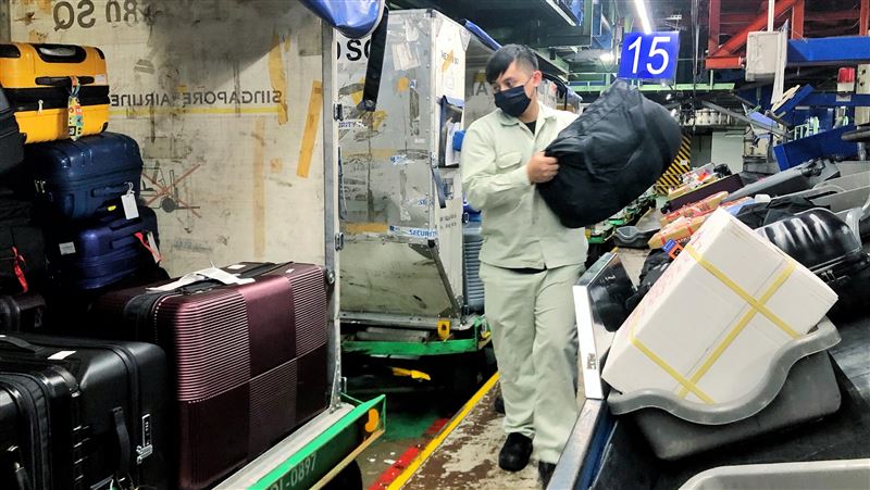 長榮爆請假潮　航勤員工：薪資結構不均！