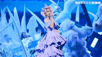 蔡依林唱一半「人夫」衝上台　手牽手嗨翻