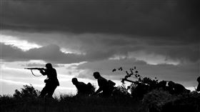 士兵、夜襲、戰爭、偷襲、打仗（示意圖／翻攝自Pixabay）