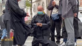 郭信一,擲筊,槍殺,槍手,家屬,黑人家族（圖／翻攝畫面）