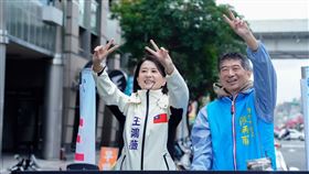 王鴻薇車隊掃街　陳炳甫陪同。（圖／王鴻薇辦公室提供）