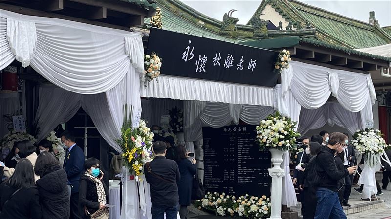 江蕙、劉德華都到了　林秋離告別式獻花