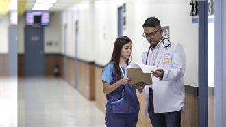 手術時「醫生性別」重要嗎？日本研究曝男女醫生手術死亡率並無顯著差異