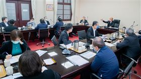 行政院長蘇貞昌今（3）日召開擴大防疫會議。（圖／行政院提供)
