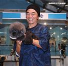 吳宗憲帶愛犬洗澎澎美容。（記者邱榮吉/攝影）