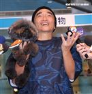 吳宗憲帶愛犬洗澎澎美容。（記者邱榮吉/攝影）